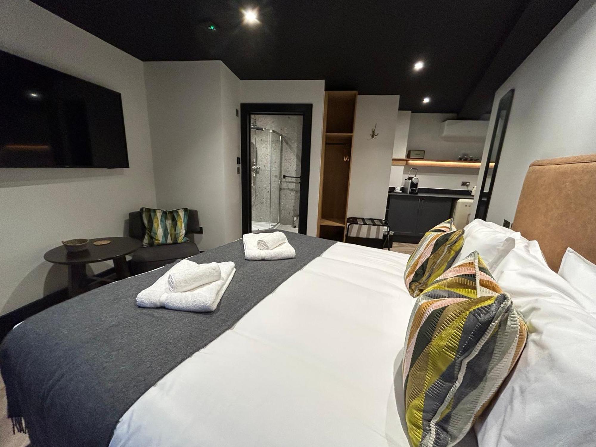 Crescent Place By Mansley Apartahotel