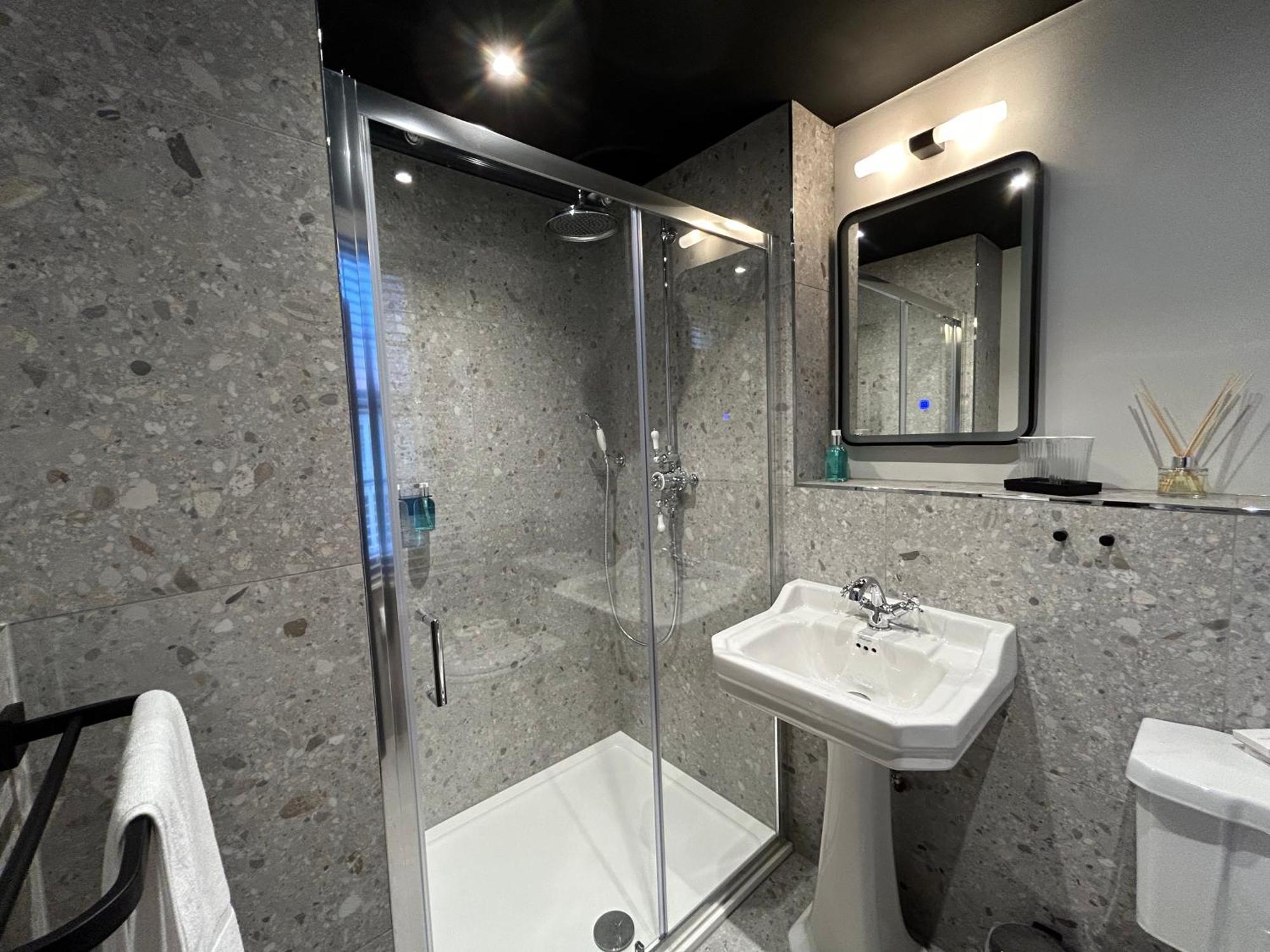 Crescent Place By Mansley Apartahotel Cheltenham