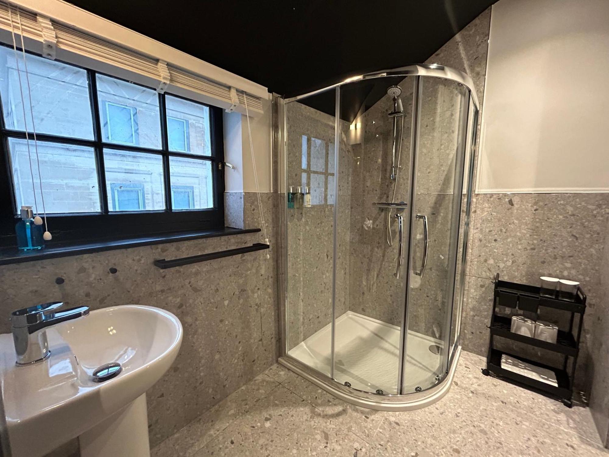 Crescent Place By Mansley Apartahotel 4*