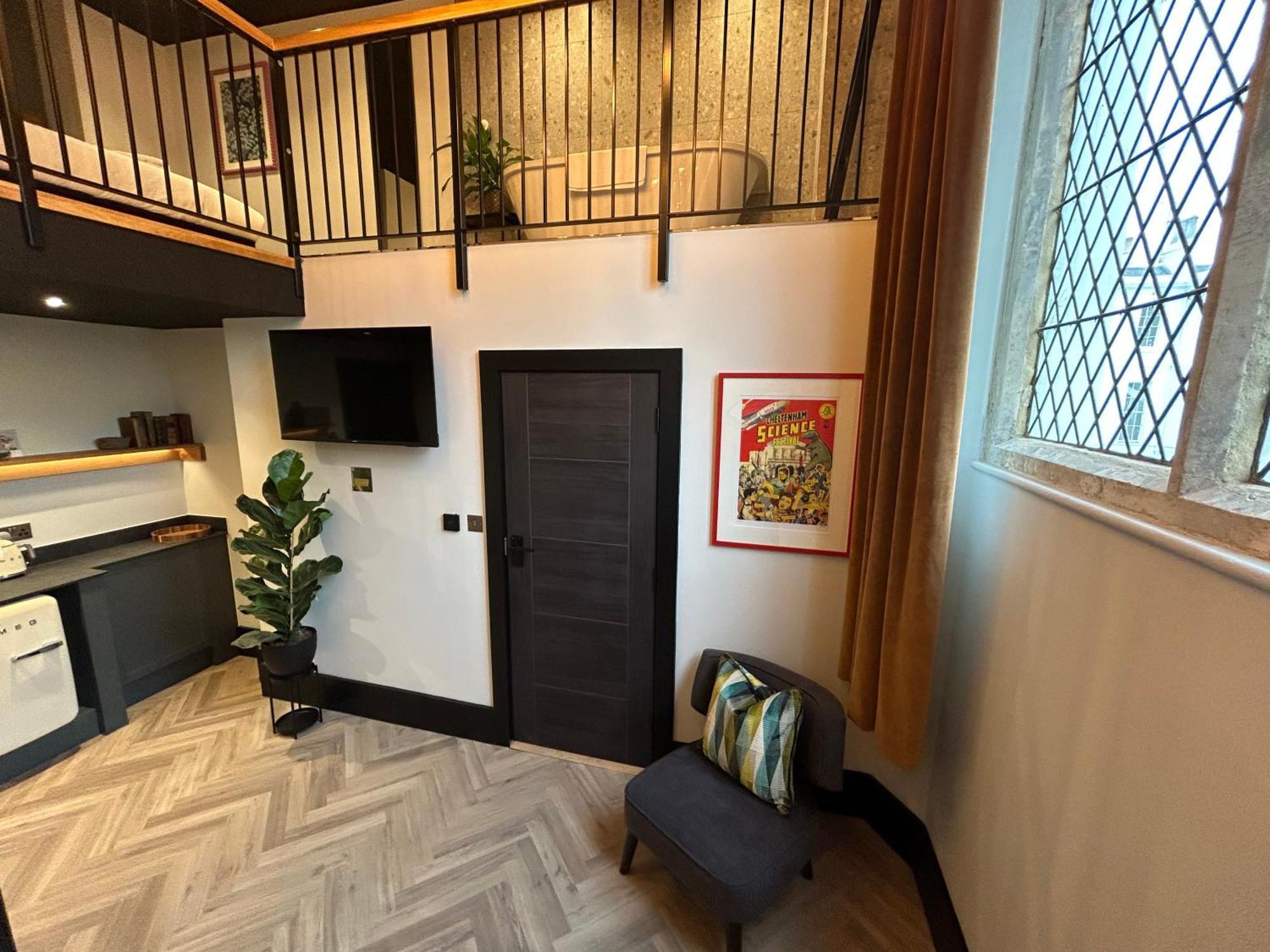 Crescent Place By Mansley Aparthotel 4*