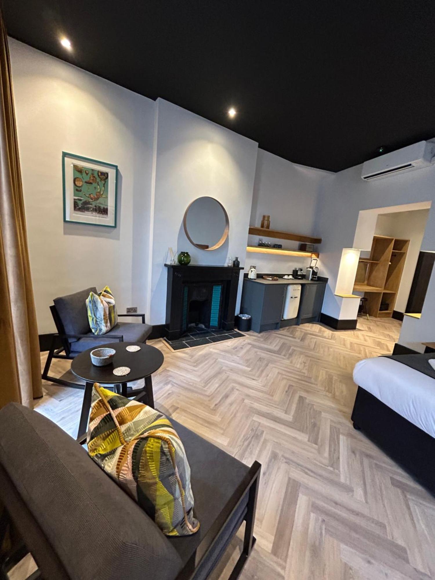 Crescent Place By Mansley Apartahotel